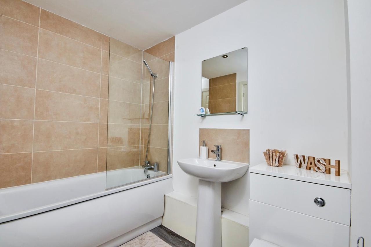 Stylish 2 Bed Apartment With Free Parking, Close To City Centre By Hass Haus Manchester Bagian luar foto